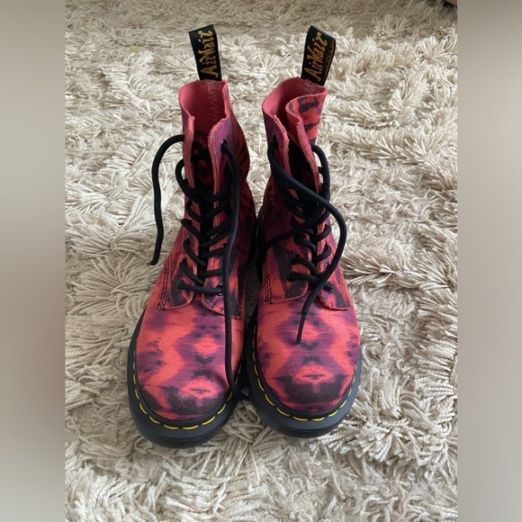 Streetwear, Edgy, Grunge Dr Martens PASCAL Summer Tie Dye Leather Combat Boots - Picture 3 of 10